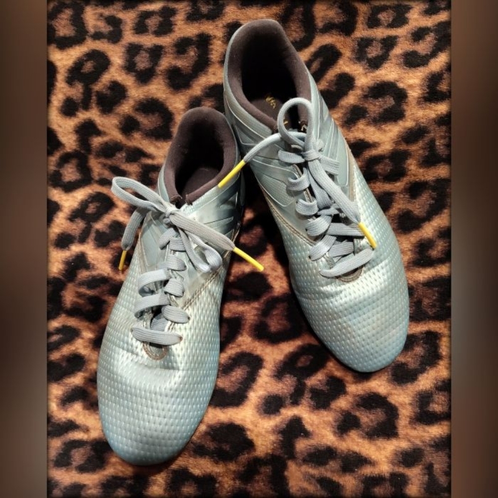 ⚽ Pre-loved Adidas Soccer Cleats.  ⚽